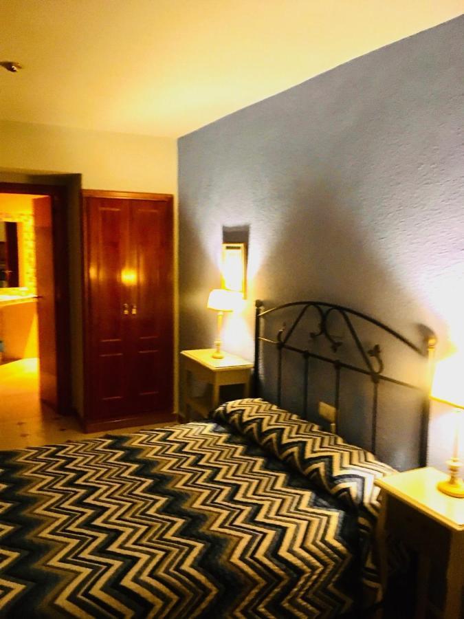 Hotel Hostal Leon Trujillo Zewnętrze zdjęcie